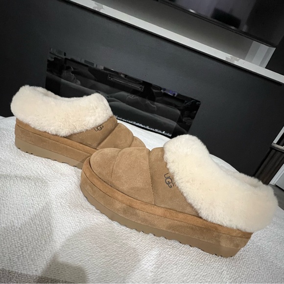 UGG TAZZLITA SLIPPER Women's Cozy Tan and Cream Slippers - Picture 1 of 3